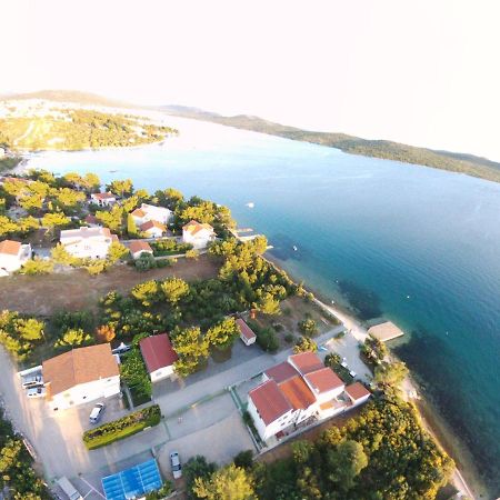 Apartments Vila Leona Pirovac Luaran gambar