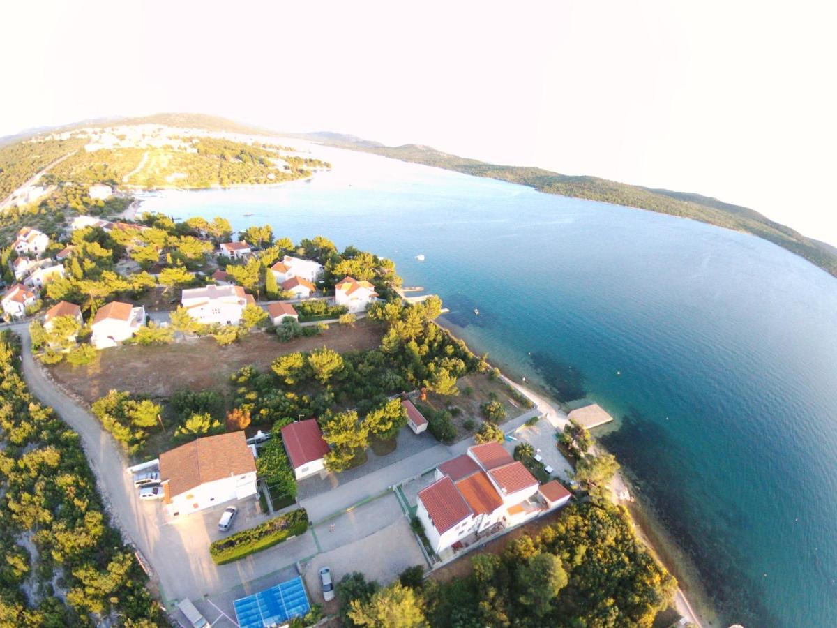 Apartments Vila Leona Pirovac Luaran gambar