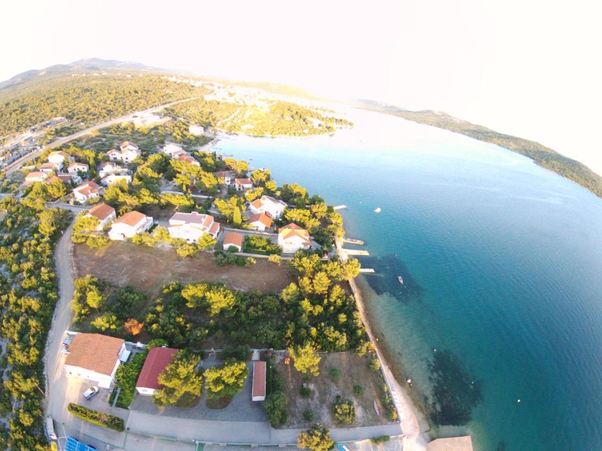 Apartments Vila Leona Pirovac Luaran gambar