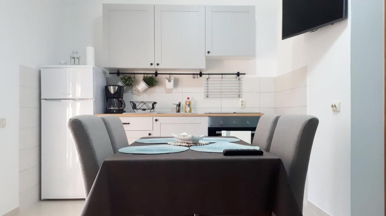 Apartments Vila Leona Pirovac Luaran gambar