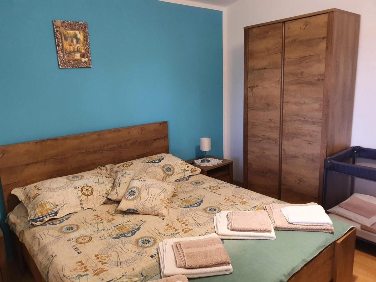 Apartments Vila Leona Pirovac Luaran gambar