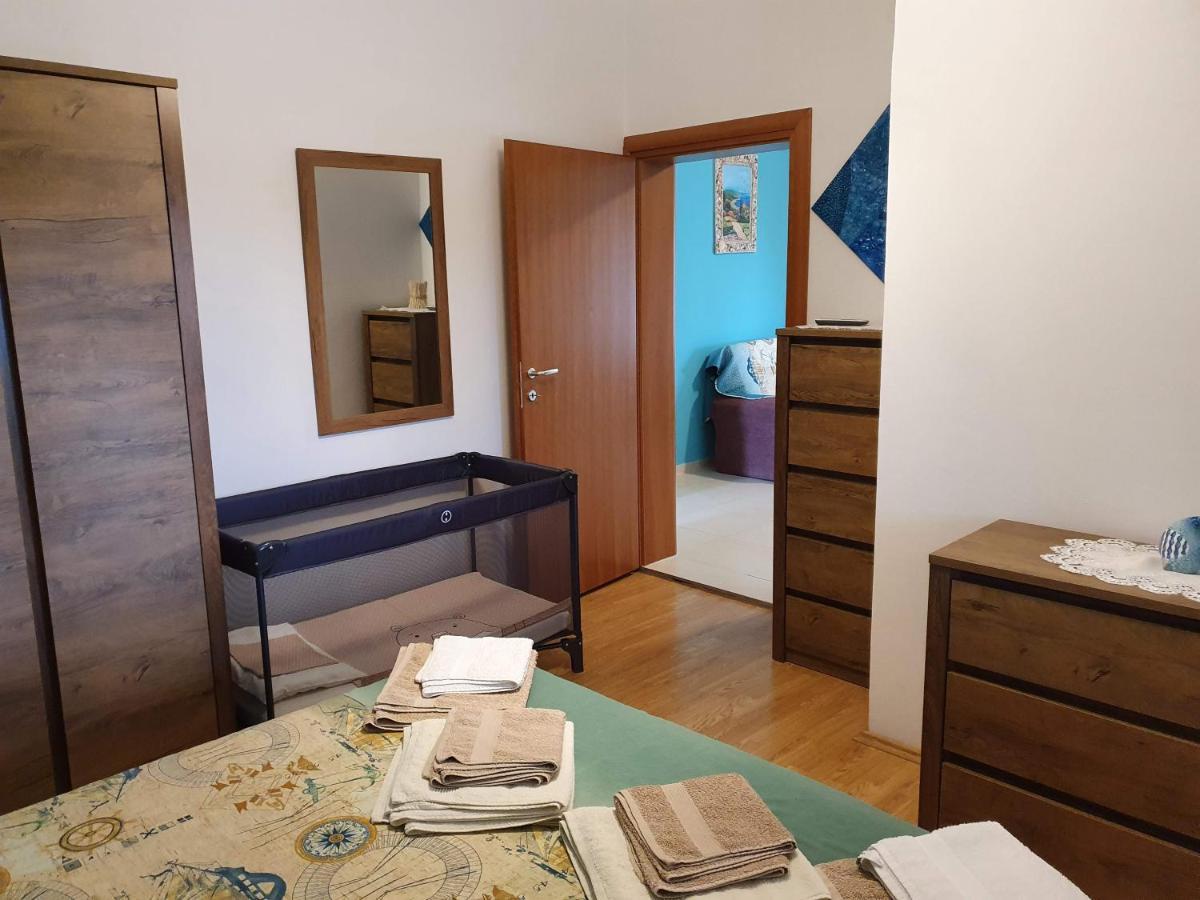 Apartments Vila Leona Pirovac Luaran gambar