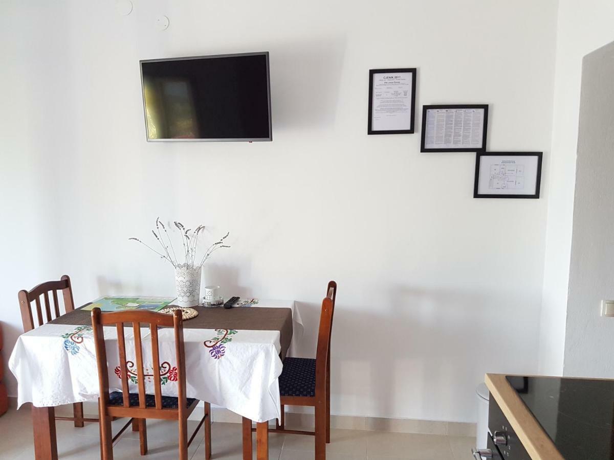 Apartments Vila Leona Pirovac Luaran gambar
