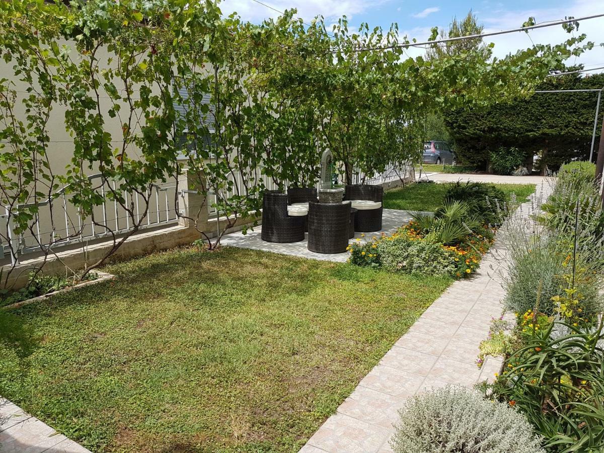 Apartments Vila Leona Pirovac Luaran gambar