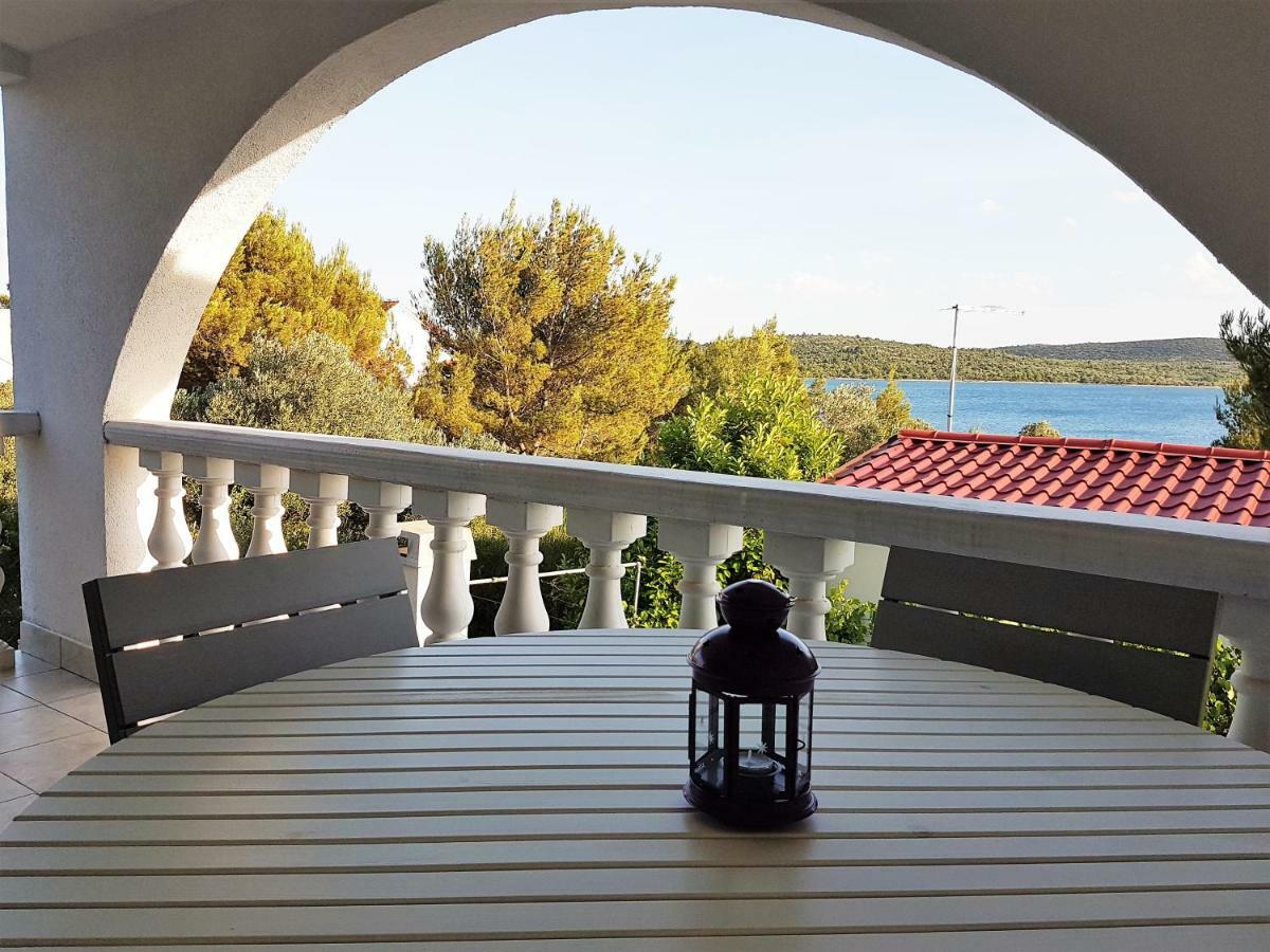 Apartments Vila Leona Pirovac Luaran gambar