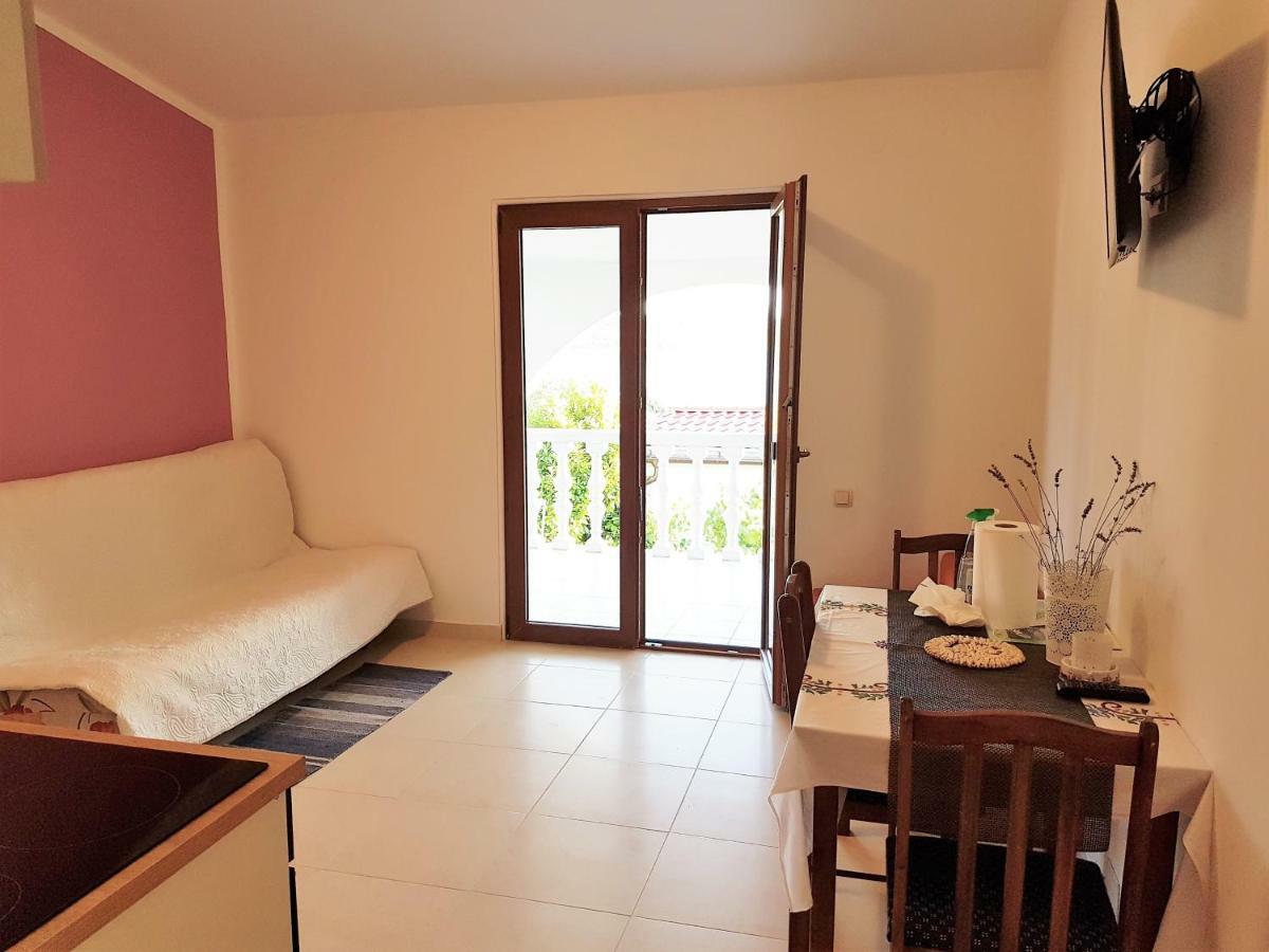 Apartments Vila Leona Pirovac Luaran gambar