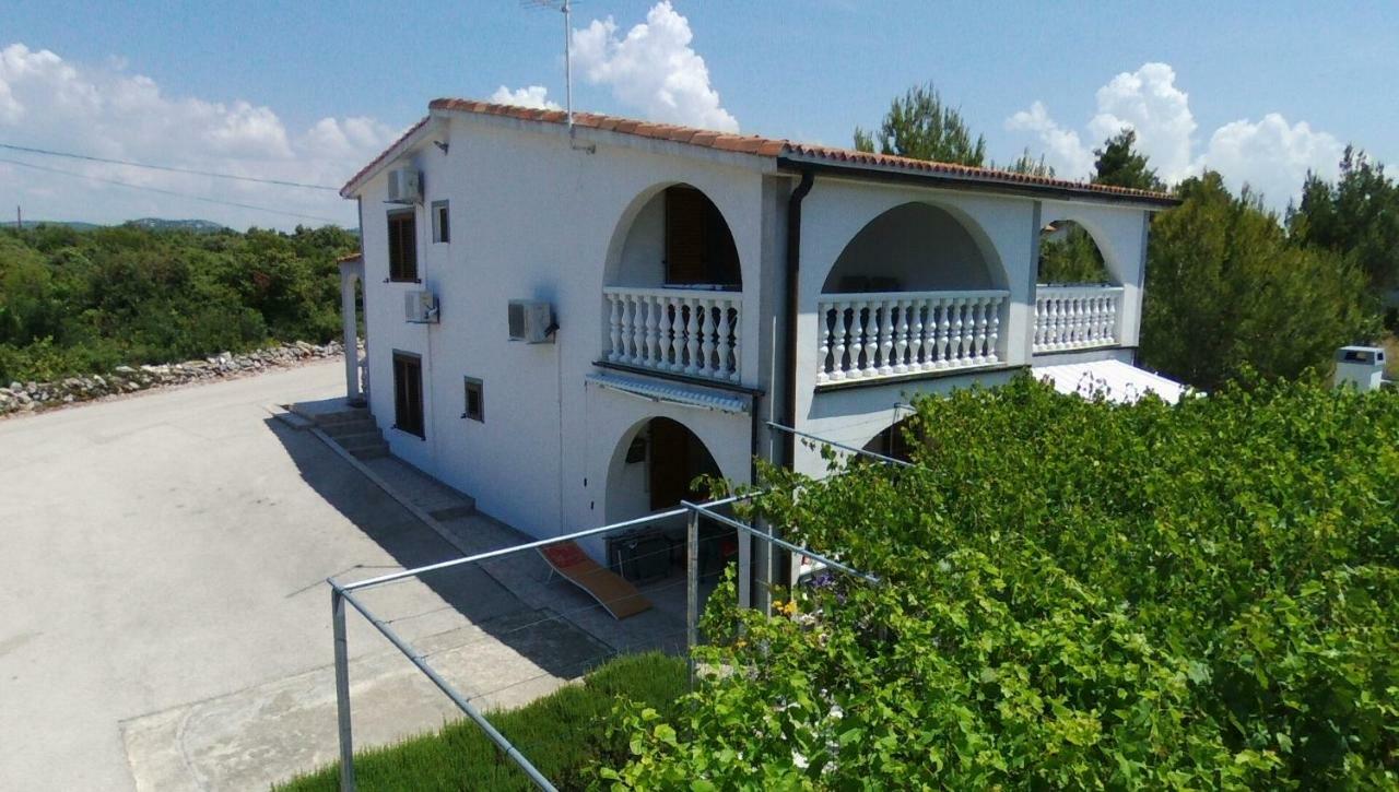 Apartments Vila Leona Pirovac Luaran gambar