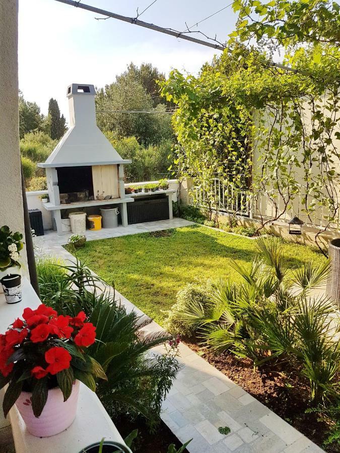 Apartments Vila Leona Pirovac Luaran gambar