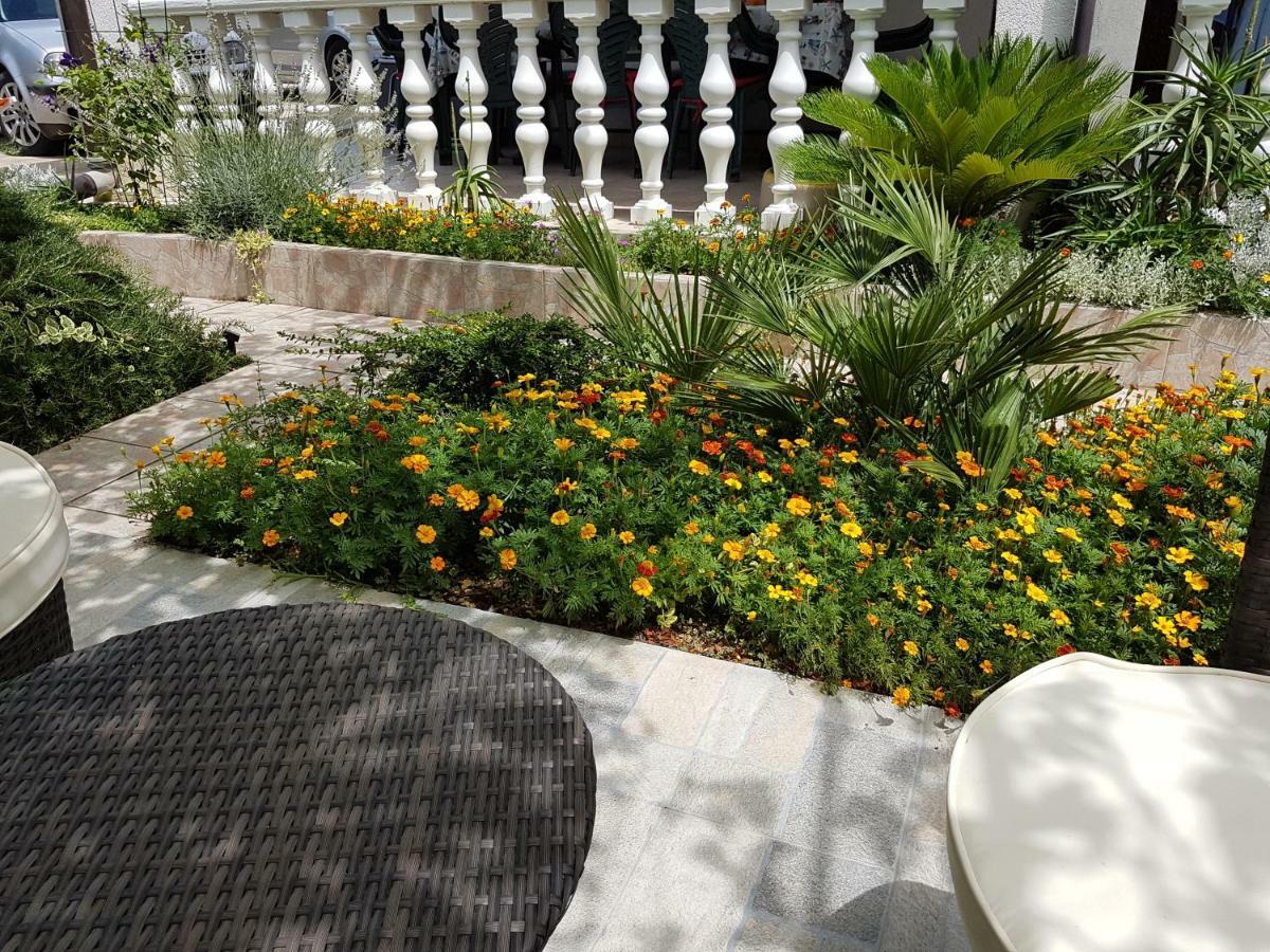 Apartments Vila Leona Pirovac Luaran gambar